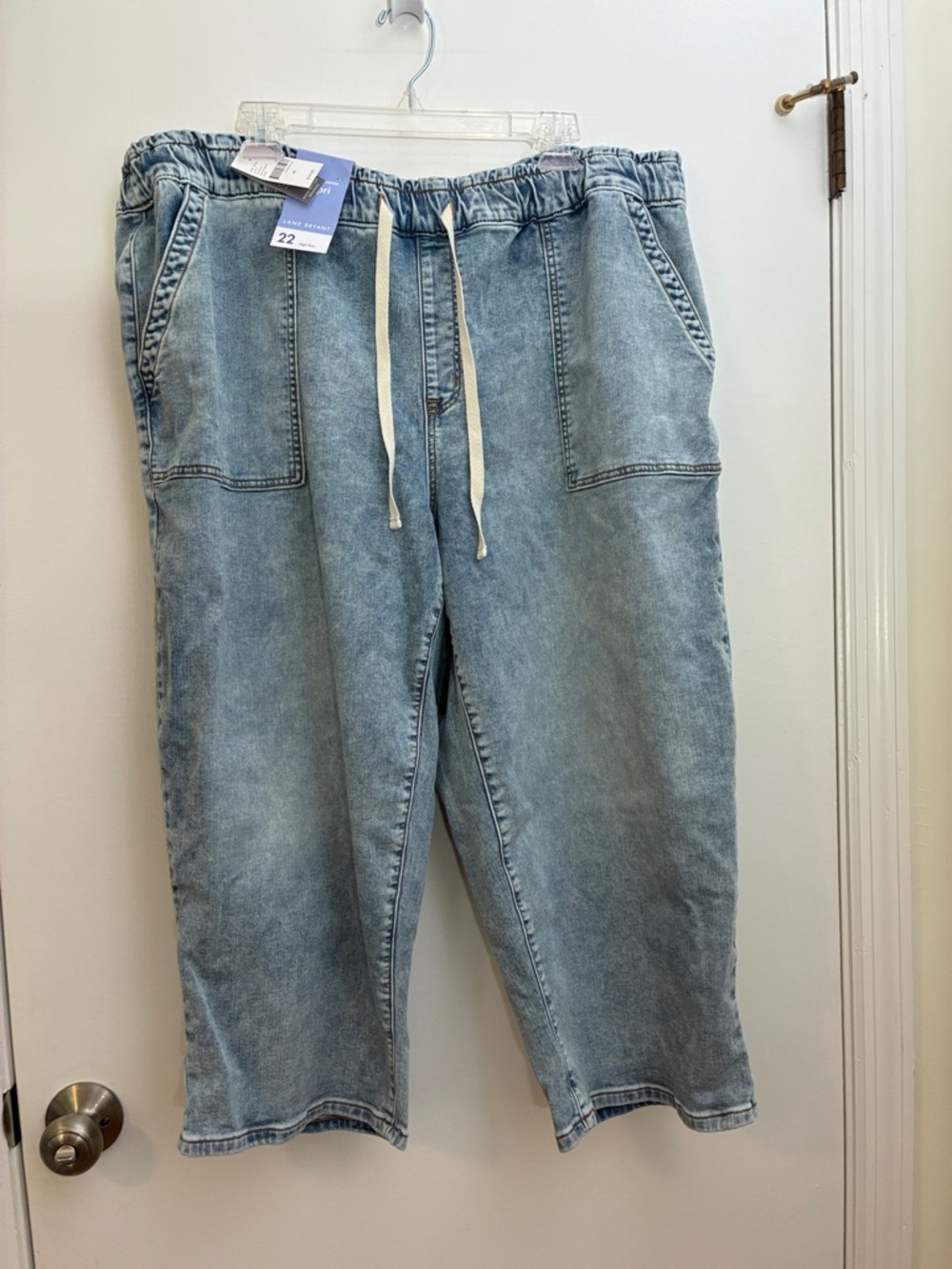 Like New Lane Bryant Pull-On Cloud Knit Denim Capri Acid Wash Size 22